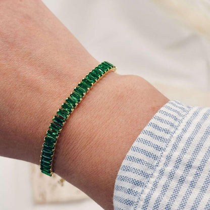 Aurea armband with emerald-colored stones