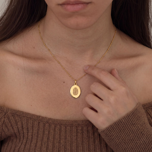 Charm ovale con tre impronte digitali